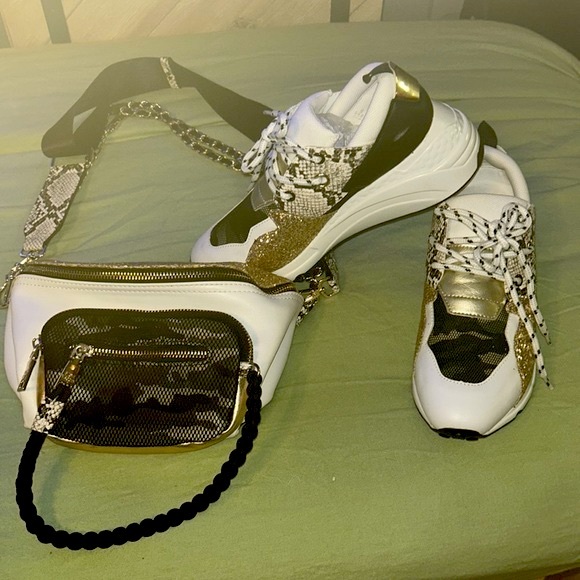 Steve Madden Gym Shoes, matching Fanny pack snake print, gold glitter, fatigue - Picture 2 of 5